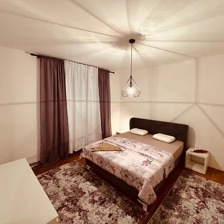 Miss Nareen's Apartment, Free Garage Spot Sarajevo