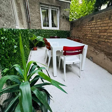 Miss Nareen's Apartment, Free Garage Spot