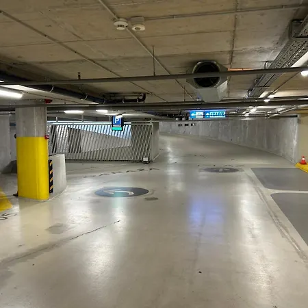 Miss Nareen's Apartment, Free Garage Spot סראייבו