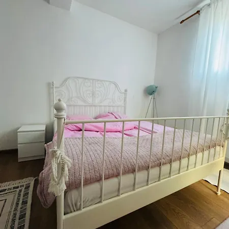 Miss Nareen's Apartment, Free Garage Spot דירה *