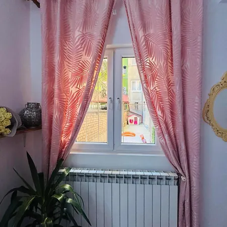 Miss Nareen's Apartment, Free Garage Spot