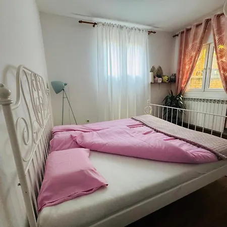 Lejlighed Miss Nareen's Apartment, Free Garage Spot