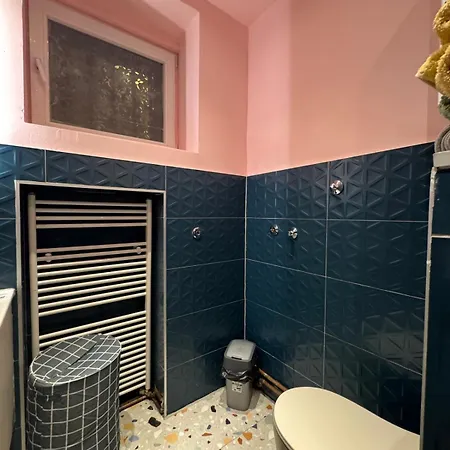 Miss Nareen's Apartment, Free Garage Spot Apartment Sarajevo