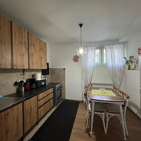 דירה Miss Nareen's Apartment, Free Garage Spot